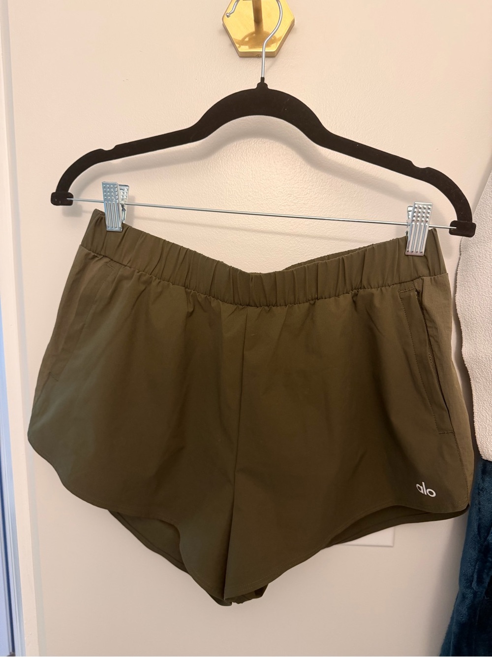 ALO Yoga Olive Playmaker Dolphin Shorts